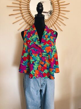 Vibrant Floral Sleeveless Button-Front Top in Multicolor